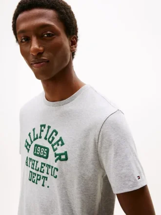 ヒルフィガー 1985 アスレチック ロゴ Tシャツ