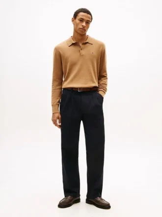 リラックスフィットのプリーツパンツ
