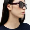 大胆なバタフライフレームのサングラス