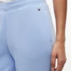 リラックスフィットのスウェットパンツ
