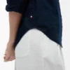リラックスフィットのリネン混シャツ