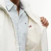 軽量でコンパクトに収納できるジャケット