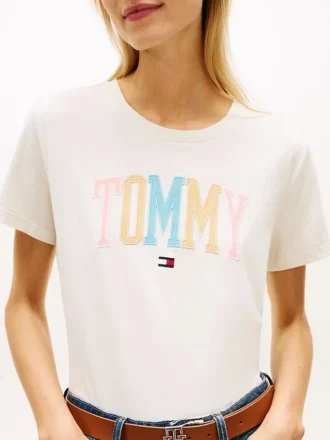 マルチカラー バーシティ トミー ロゴ Tシャツ