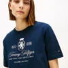 刺繍入りスクリプト・クレストロゴTシャツ 刺繍入りスクリプト・クレストロゴTシャツ