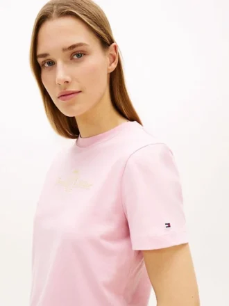 ゴールドトーンのクラブクレストロゴTシャツ