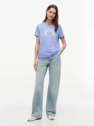 フォイル加工の月桂樹の葉ロゴTシャツ