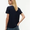 クラシックフィットの軽量ジャージーTシャツ