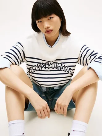 Tommy Jeans バーシティロゴ ストライプ セーター