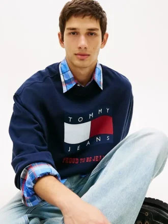 Tommy Jeans ウェービー・フラッグ・ロゴ スウェットシャツ
