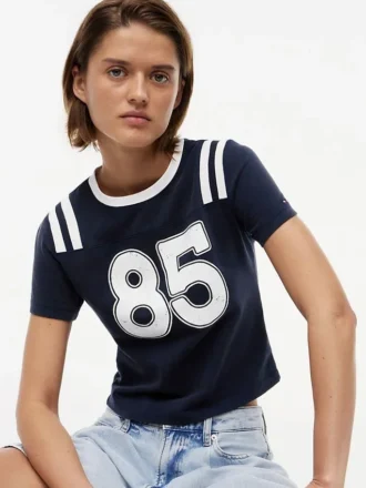 Tommy Jeans 85 バーシティ Tシャツ