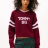 Tommy Jeans 85 バーシティ Vネックセーター Tommy Jeans 85 バーシティ Vネックセーター