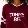 Tommy Jeans 85 バーシティ Vネックセーター Tommy Jeans 85 バーシティ Vネックセーター