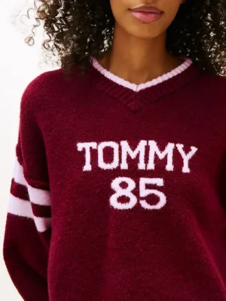 Tommy Jeans 85 バーシティ Vネックセーター