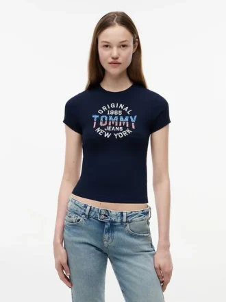 Tommy Jeans レトロNYロゴTシャツ