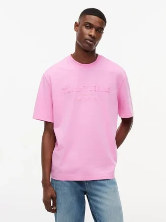 Tommy Jeans ディストレスド・ロゴTシャツ