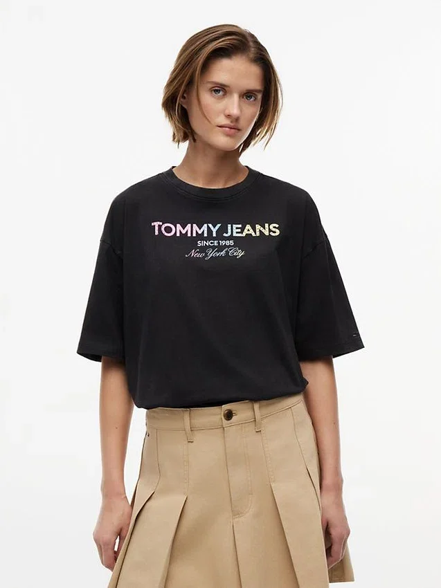 Tommy Jeans クリスタルロゴTシャツ Tommy Jeans クリスタルロゴTシャツ
