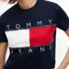 Tommy Jeans ビッグ・フラッグ・ロゴ Tシャツ Tommy Jeans ビッグ・フラッグ・ロゴ Tシャツ