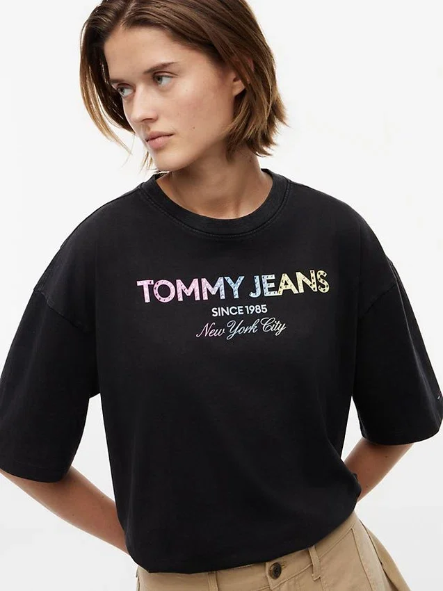 Tommy Jeans クリスタルロゴTシャツ Tommy Jeans クリスタルロゴTシャツ