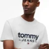 Tommy Jeans ロゴ スリムフィット Tシャツ Tommy Jeans ロゴ スリムフィット Tシャツ