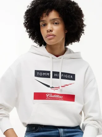 Tommy x Cadillac F1® Team シェブロン フーディー