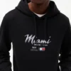 Tommy x Cadillac F1® Team マイアミ フーディー Tommy x Cadillac F1® Team マイアミ フーディー