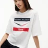 Tommy x Cadillac F1® Team ボックスシルエット シェブロン Tシャツ Tommy x Cadillac F1® Team ボックスシルエット シェブロン Tシャツ