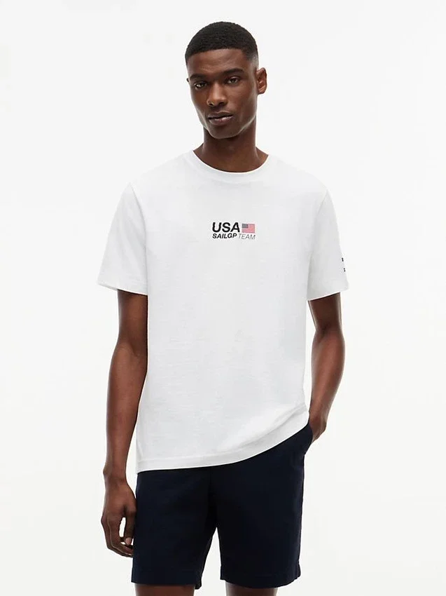 トミー × US SailGP チーム グラフィックTシャツ トミー × US SailGP チーム グラフィックTシャツ