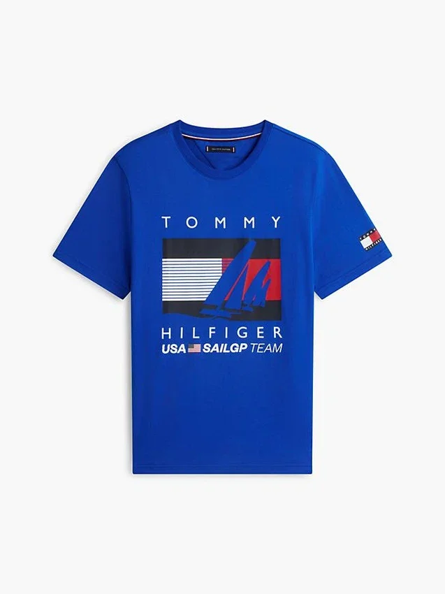 トミー × US SailGP チーム グラフィックTシャツ トミー × US SailGP チーム グラフィックTシャツ