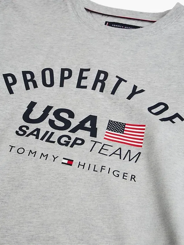 トミー × US SailGP チーム プロパティ Tシャツ トミー × US SailGP チーム プロパティ Tシャツ