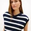 ケーブルニットVネックセーターベスト